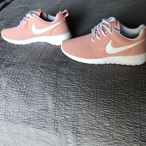 Nike Roshe One Shoes